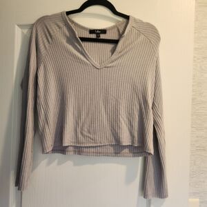 Lulu's Light Gray Ribbed V-Neck Blouse Size S Euc